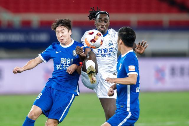 五星体育在线-赛季首败！单外援三镇轰然倒下 争冠悬念又回归？